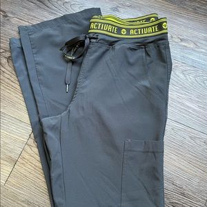 Med Couture Activate Women's Yoga Scrub Cargo Size Small Gray fit like medium